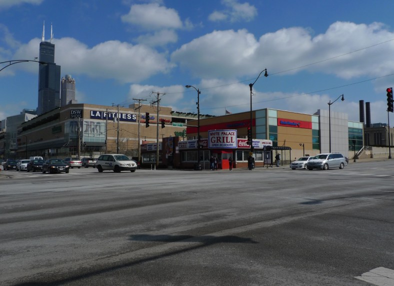 Willis Tower lurking in the background again. Come to think of it, it must be lurking in  the background from almost every point in the city ;).
